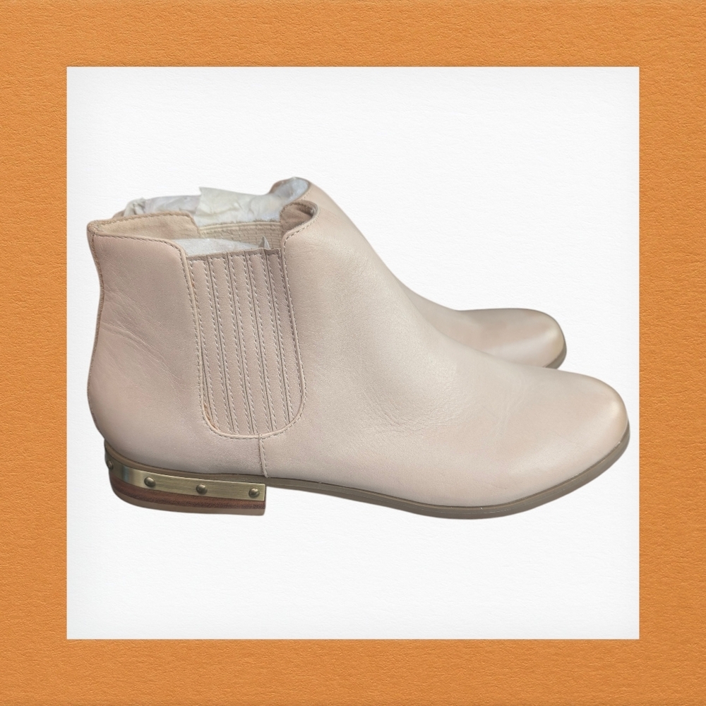 Elegant Women's Zoe & Luca Ankle Boots in Soft Beige